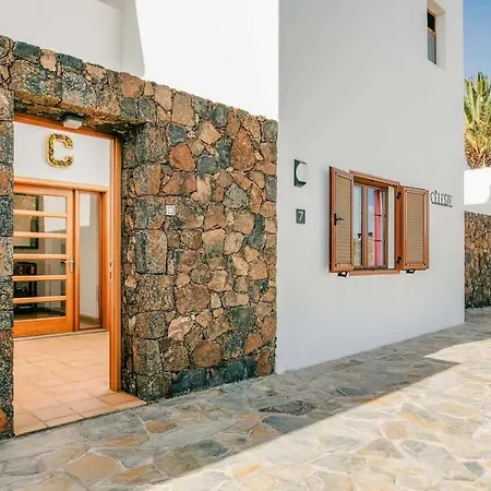 Puerto Del Carmen Sleeps 6 Air Con Wifi