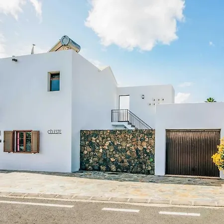 Puerto Del Carmen Sleeps 6 Air Con Wifi Villa
