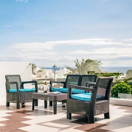 Puerto Del Carmen Sleeps 6 Air Con Wifi Villa
