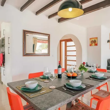 Puerto Del Carmen Sleeps 6 Air Con Wifi