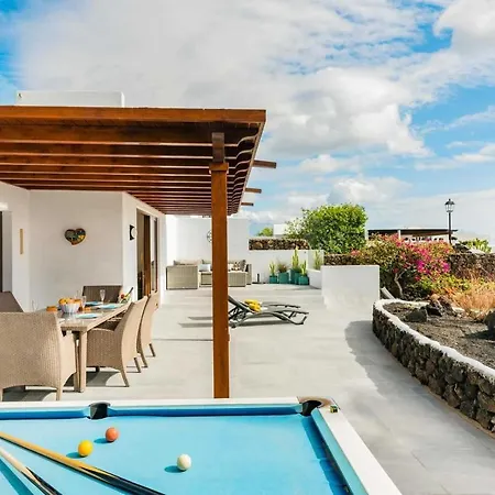 Вилла Puerto Del Carmen Sleeps 6 Air Con Wifi