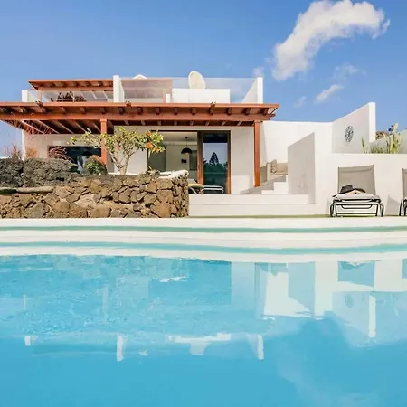 Puerto Del Carmen Sleeps 6 Air Con Wifi Пуэрто дель Кармен