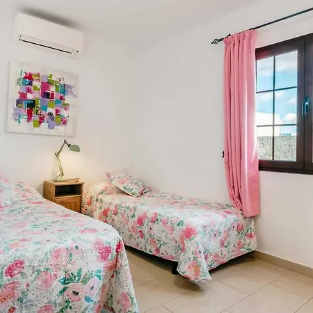 Puerto Del Carmen Sleeps 6 Air Con Wifi Вилла *