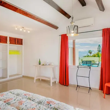 Вилла Puerto Del Carmen Sleeps 6 Air Con Wifi Пуэрто дель Кармен