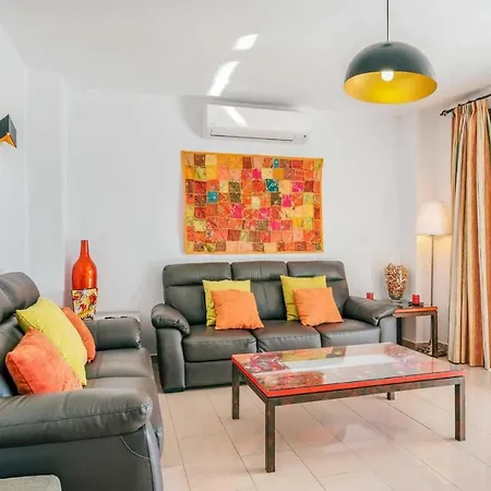 Puerto Del Carmen Sleeps 6 Air Con Wifi Вилла
