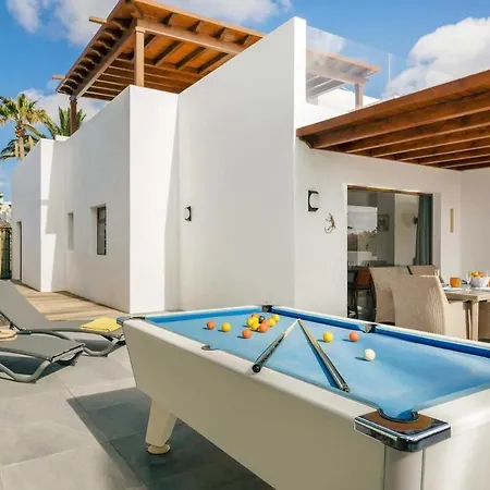 Puerto Del Carmen Sleeps 6 Air Con Wifi